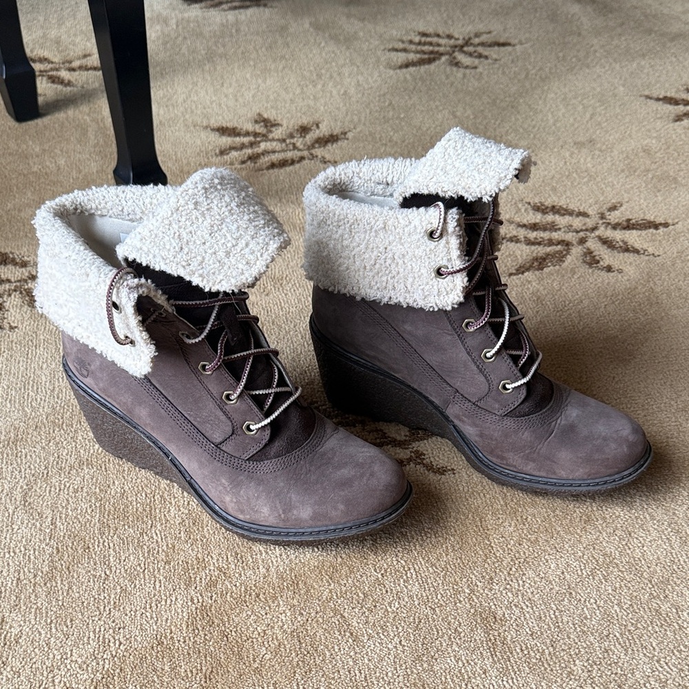 Timberland Dark Brown Wedge Boots with Cream Cuff